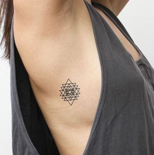 Tatuaż geometryczny - przykład 1
