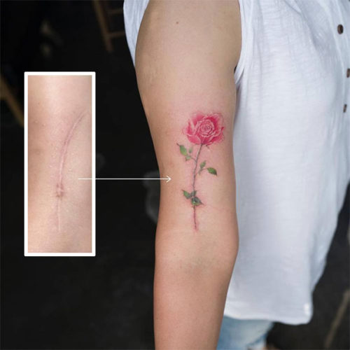zabawne tatuaże podkreślające bliznę - przykład róży