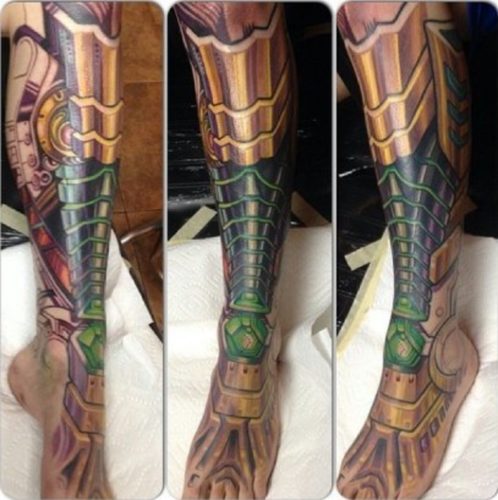 Tatuaże w stylu biomechanika przykład