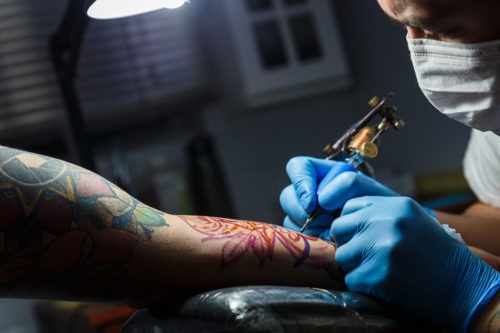 shutterstock 1747837484 - - Zajawa Tattoo - Jak rozpoznać dobre studio tatuażu?